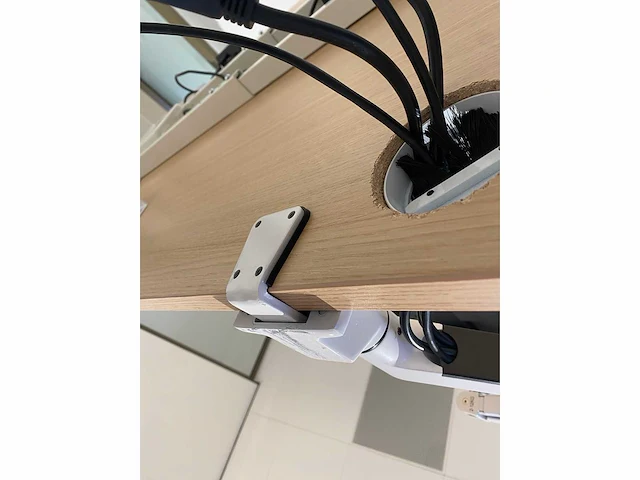 Dell - 23" dubbele monitoren met ergonomische arm (hdmi, dp, vga, usb) - afbeelding 11 van  21