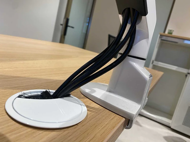 Dell - 23" dubbele monitoren met ergonomische arm (hdmi, dp, vga, usb) - afbeelding 12 van  21