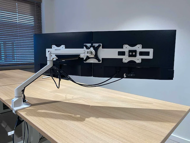 Dell - 23" dubbele monitoren met ergonomische arm (hdmi, dp, vga, usb) - afbeelding 6 van  21