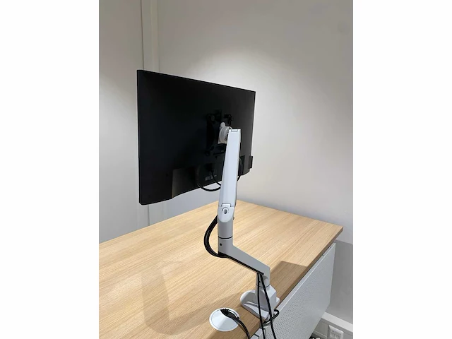 Dell - 23" monitor met ergonomische arm (hdmi, dp, vga, usb) - afbeelding 12 van  28