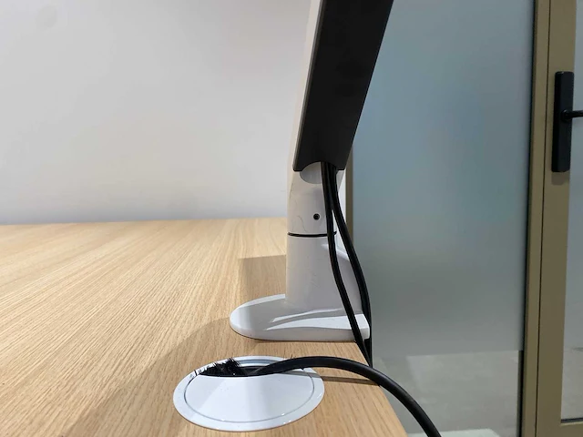 Dell - 23" monitor met ergonomische arm (hdmi, dp, vga, usb) - afbeelding 16 van  28