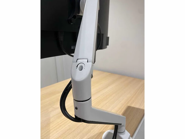Dell - 23" monitor met ergonomische arm (hdmi, dp, vga, usb) - afbeelding 18 van  28