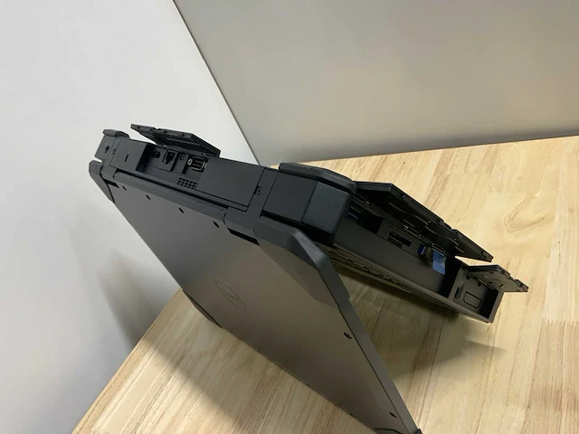 Dell latitude 5424 rugged laptop - afbeelding 12 van  12