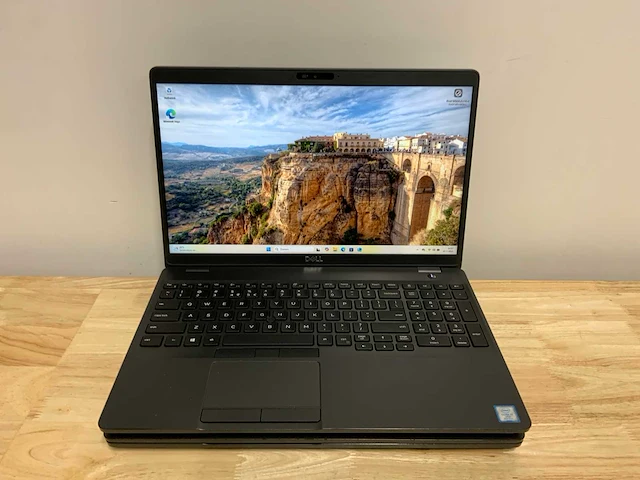 Dell latitude 5500(i7) laptop (2x) - afbeelding 1 van  8