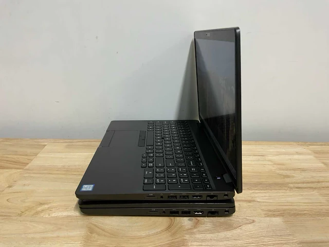 Dell latitude 5500(i7) laptop (2x) - afbeelding 4 van  8
