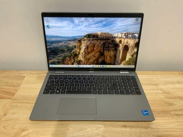 Dell latitude 5520 laptop - afbeelding 1 van  7