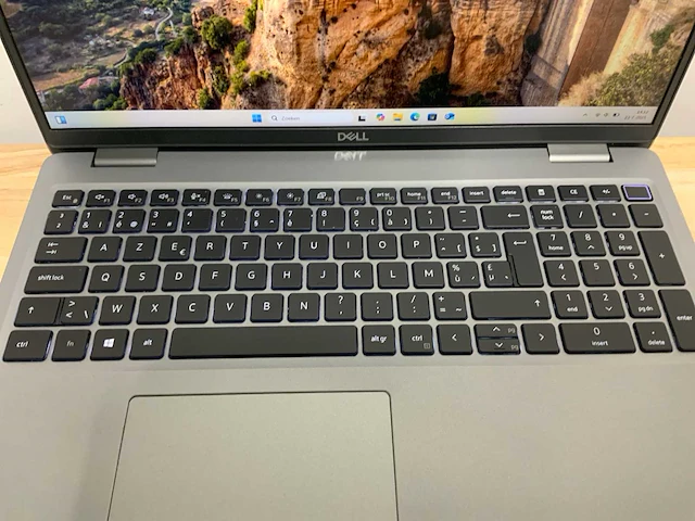 Dell latitude 5520 laptop - afbeelding 2 van  7