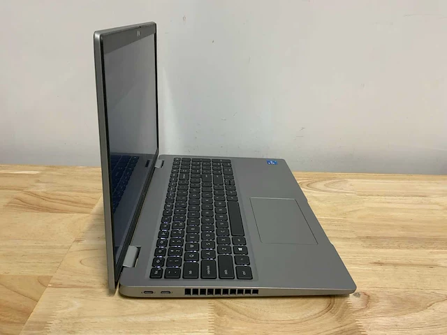 Dell latitude 5520 laptop - afbeelding 2 van  8