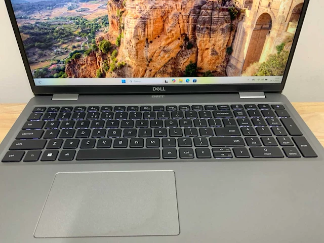 Dell latitude 5520 laptop - afbeelding 2 van  7
