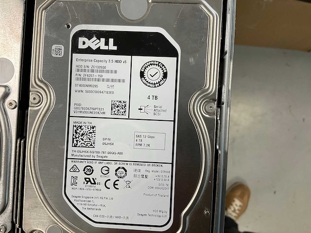 Dell (md3460/e08j) 16x 4 tb sas(mg03sca400) - 8x 3 tb sas(st3000nm0023) - 9x 4 tb sas(mg04sca40eny) - 1x 4 tb sas(st4000nm0295) - 8x 4 tb sas(mg04sca40en) - 17x 6 tb sas(mg04sca60ee) - 1x 4 tb sas(st4000nm0025) disk array enclosure - afbeelding 6 van  20