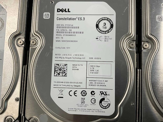 Dell (md3460/e08j) 16x 4 tb sas(mg03sca400) - 8x 3 tb sas(st3000nm0023) - 9x 4 tb sas(mg04sca40eny) - 1x 4 tb sas(st4000nm0295) - 8x 4 tb sas(mg04sca40en) - 17x 6 tb sas(mg04sca60ee) - 1x 4 tb sas(st4000nm0025) disk array enclosure - afbeelding 10 van  20
