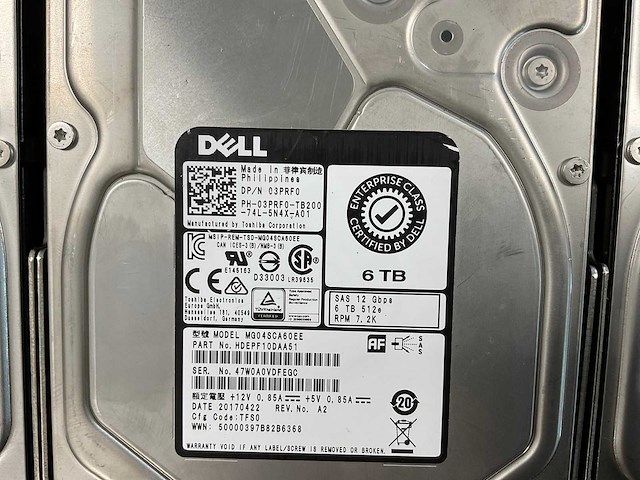 Dell (md3460/e08j) 16x 4 tb sas(mg03sca400) - 8x 3 tb sas(st3000nm0023) - 9x 4 tb sas(mg04sca40eny) - 1x 4 tb sas(st4000nm0295) - 8x 4 tb sas(mg04sca40en) - 17x 6 tb sas(mg04sca60ee) - 1x 4 tb sas(st4000nm0025) disk array enclosure - afbeelding 13 van  20
