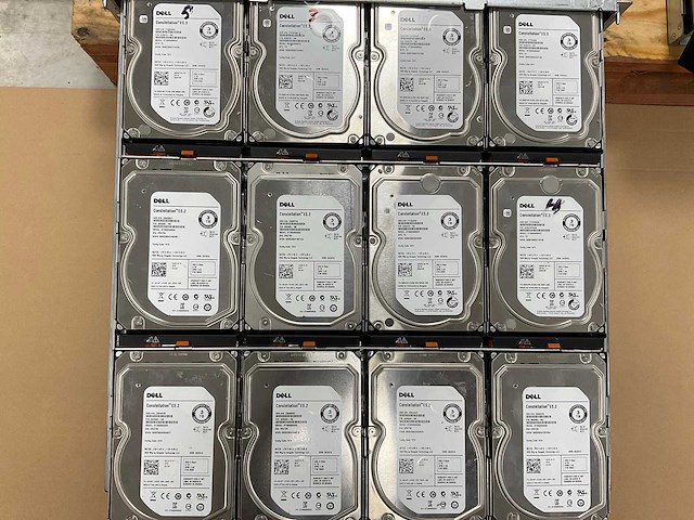 Dell (md3460/e08j) 54 x 3 tb sas(st3000nm0023) - 6x 3 tb sas(st33000650ss) disk array enclosure - afbeelding 2 van  16