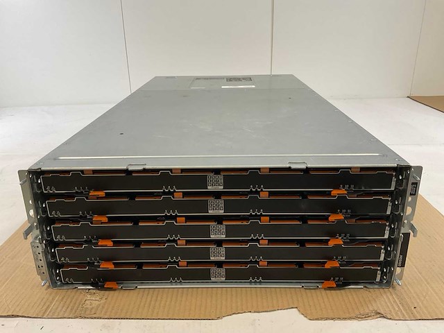Dell (md3460/e08j) 54 x 3 tb sas(st3000nm0023) - 6x 3 tb sas(st33000650ss) disk array enclosure - afbeelding 1 van  16