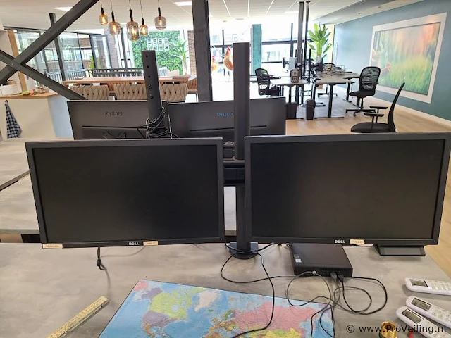 Dell monitor - 2 stuks - met uitschuifbare bureaustandaard - afbeelding 1 van  5