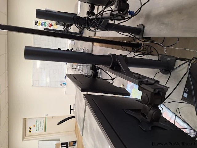 Dell monitor - 2 stuks - met uitschuifbare bureaustandaard - afbeelding 4 van  5