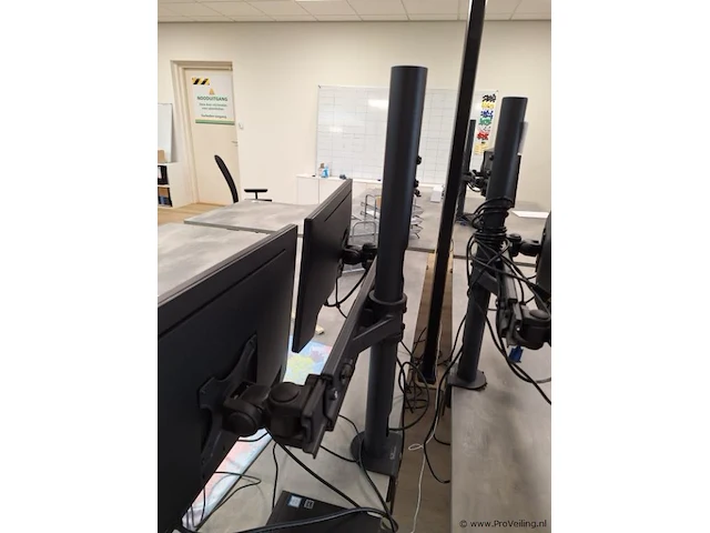 Dell monitor - 2 stuks - met uitschuifbare bureaustandaard - afbeelding 4 van  5