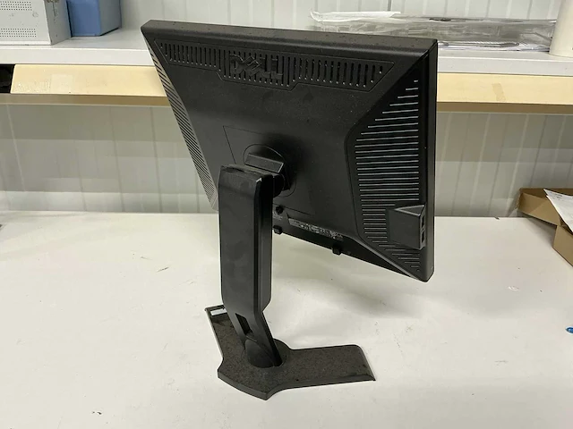 Dell monitor met standaard - afbeelding 2 van  2