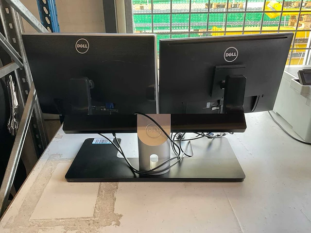Dell monitoren op steun (2x) - afbeelding 2 van  3