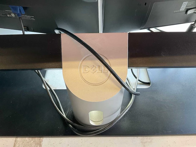 Dell monitoren op steun (2x) - afbeelding 3 van  3