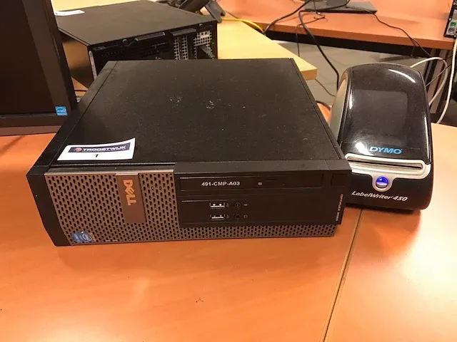 Dell optiplex 3020 desktop met 2 monitoren - afbeelding 2 van  6