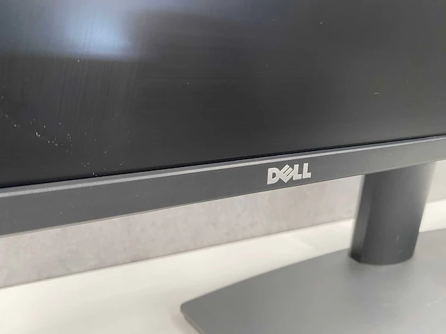 Dell p2417 - 24" ergonomische pc set - hdmi, displayport, vga - afbeelding 13 van  15