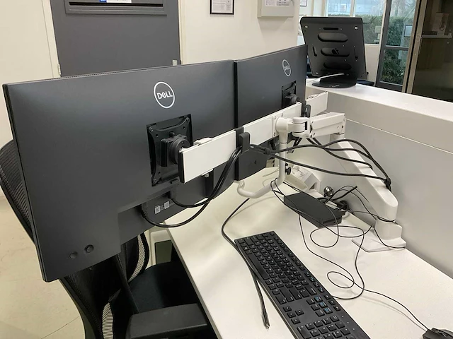 Dell p2422h monitoren op arm - afbeelding 1 van  9