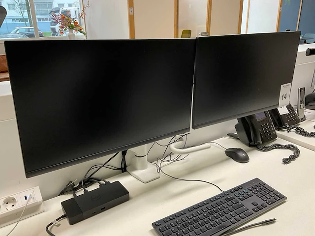 Dell p2422h monitoren op arm - afbeelding 3 van  9