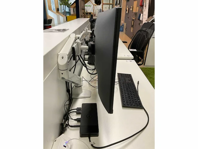 Dell p2422h monitoren op arm - afbeelding 7 van  9