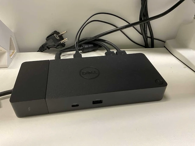 Dell p2422h monitoren op arm - afbeelding 8 van  9