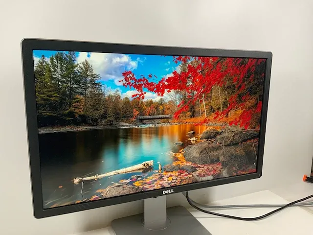 Dell (p2715q) 27", 3840x2160 (4k) led monitor - afbeelding 3 van  6