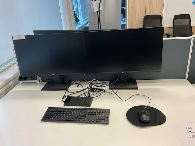 Dell p2719h 27” monitor met toetsenbord en muis - afbeelding 1 van  6
