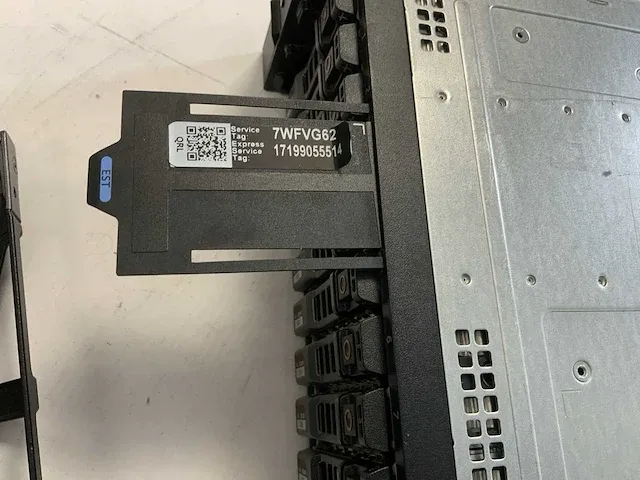 Dell poweredge r370xd, 2x xeon(r) e5-2650l v3, 8x 16 gb ram, 4x 300 gb sas (st300mp0005), 6x 400 gb sas (ssdsc2bx400g4r), 6x 600 gb sas (al13sxb600n), 6x 1 tb sas (st91000640ss) rack mount chassis - afbeelding 9 van  17