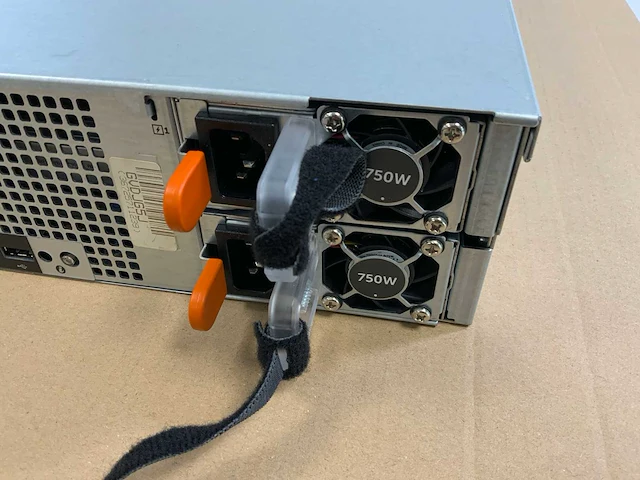 Dell poweredge r520, 2x xeon(r) e5-2420, 12x 16 gb ram, 1x 3.84 tb nvme(mz1lb3t8hmla-00007) - 1x 1 tb nvme(ssd 970 evo plus) rack mount chassis - afbeelding 6 van  8