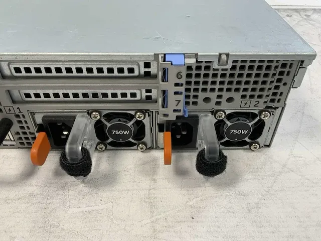 Dell poweredge r720, 2x xeon(r) e5 - 2670 0, 24x 16 gb ram, no hdd rack mount chassis - afbeelding 6 van  9