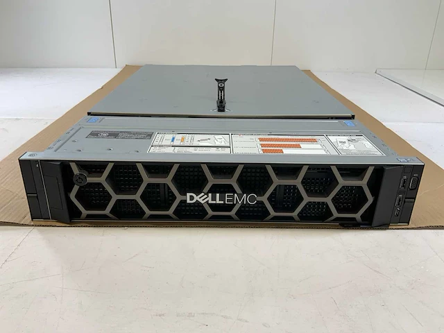 Dell poweredge r740, 2x xeon(r) gold 6144, 24x 32 gb ram (002c0632002c), no hdd rack mount chassis - afbeelding 1 van  8