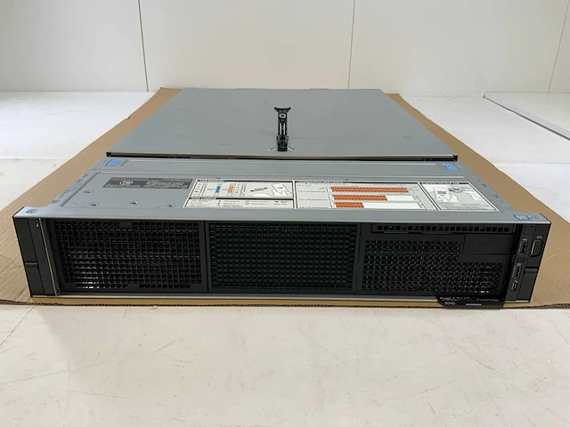 Dell poweredge r740, 2x xeon(r) gold 6144, 24x 32 gb ram (002c0632002c), no hdd rack mount chassis - afbeelding 2 van  8