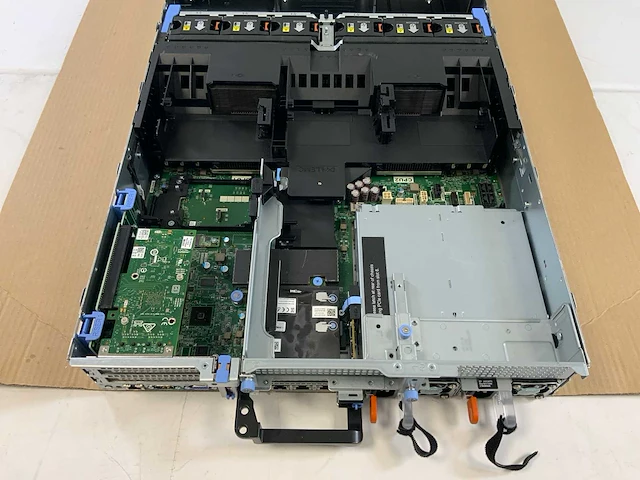 Dell poweredge r740, 2x xeon(r) gold 6144, 24x 32gb ram (002c0632002c), no hdd rack mount chassis - afbeelding 7 van  8
