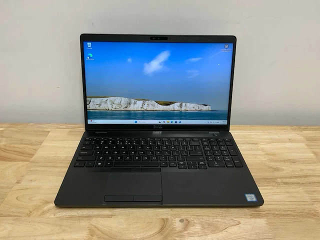 Dell precision 3541(xeon) laptop - afbeelding 1 van  7