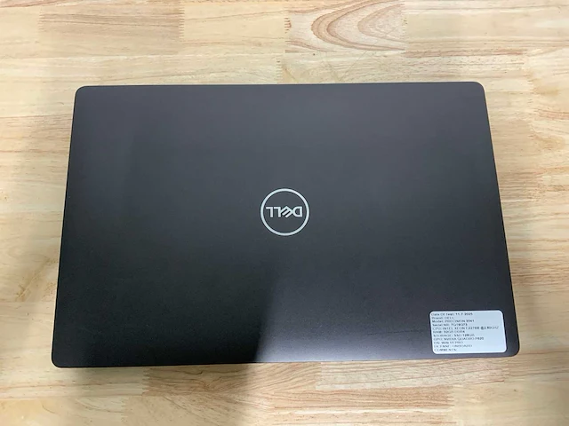 Dell precision 3541(xeon) laptop - afbeelding 6 van  7