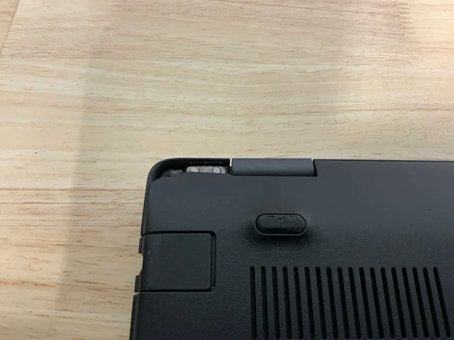 Dell precision 3541(xeon) laptop - afbeelding 9 van  9