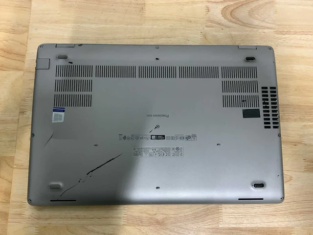 Dell precision 3551(xeon) laptop - afbeelding 8 van  9