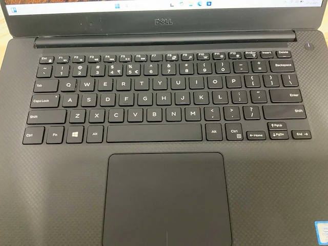 Dell precision 5520 laptop - afbeelding 2 van  8