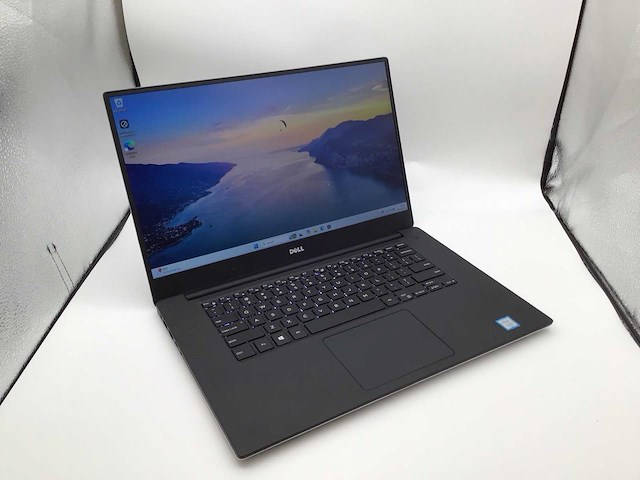 Dell precision 5520 laptop - afbeelding 1 van  7