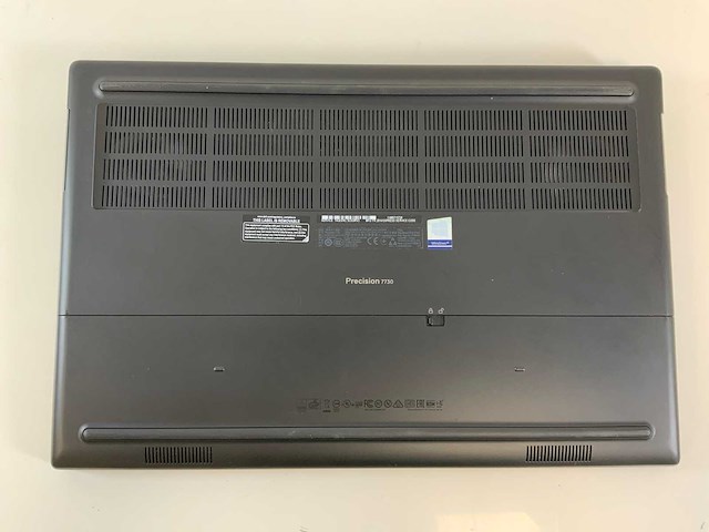 Dell precision 7730 18", core(tm) i7 8th gen, 64 gb ram, 512 gb nvme, nvidia quadro p5200 mobile 16 gb laptop - afbeelding 6 van  7