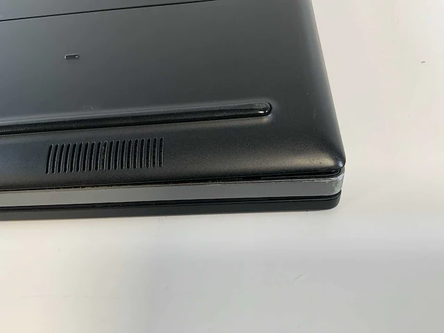 Dell precision 7730 18", core(tm) i7 8th gen, 64 gb ram, no hdd, nvidia quadro p5200 mobile 16 gb laptop - afbeelding 8 van  8