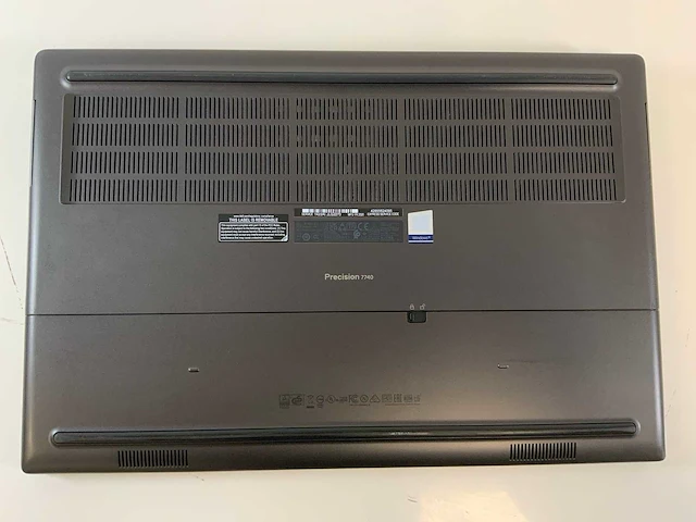 Dell precision 7740 18", core(tm) i7 9th gen, 64 gb ram, no hdd, nvidia quadro rtx 5000 mobile 16 gb laptop - afbeelding 6 van  7