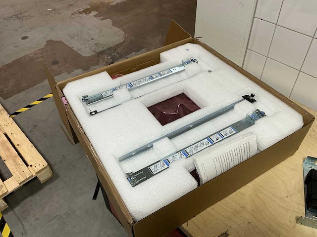 Dell s3148 netwerkswitch - afbeelding 2 van  3