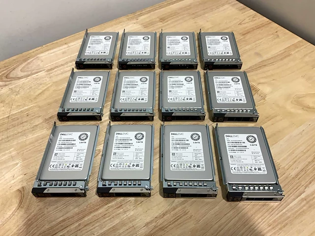 Dell ssd 3,84tb incl. bracket (12x) - afbeelding 1 van  5