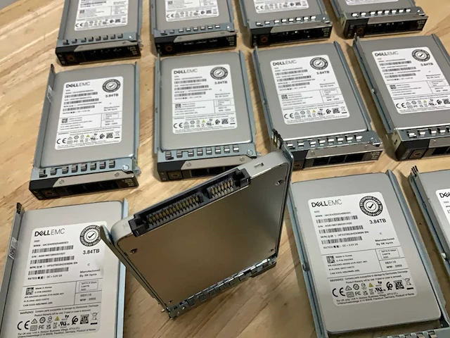 Dell ssd 3,84tb incl. bracket (12x) - afbeelding 4 van  5
